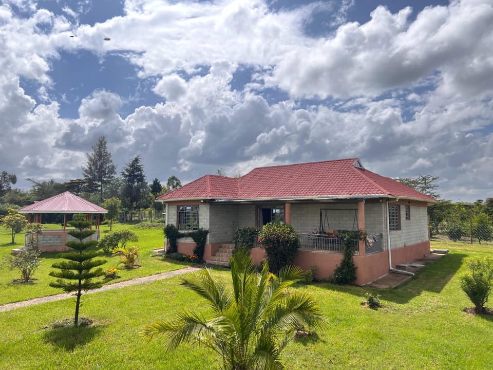 Property building, Day, Natural landscape, Garden, Garden view