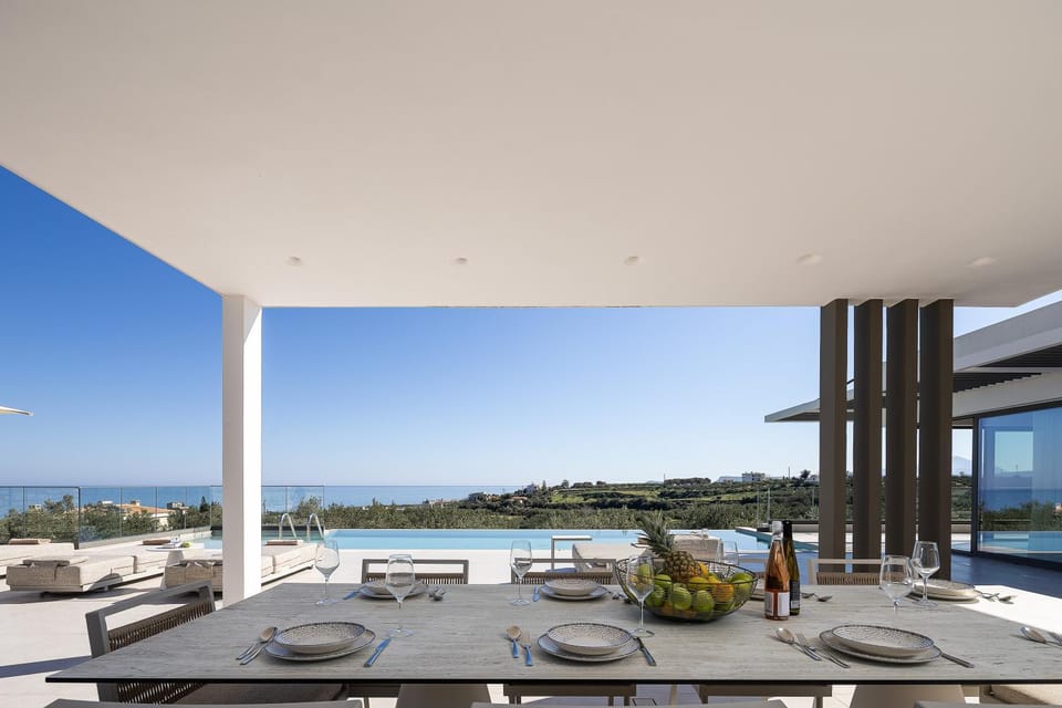 Balcony/Terrace, Food and drinks, Dining area, Sea view, Swimming pool, sunbed