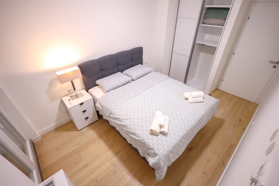 Bed, Photo of the whole room, Bedroom, towels, wardrobe