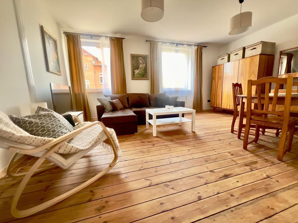 Living room, Photo of the whole room, Quiet street view