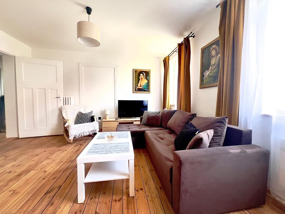 Photo of the whole room, Quiet street view