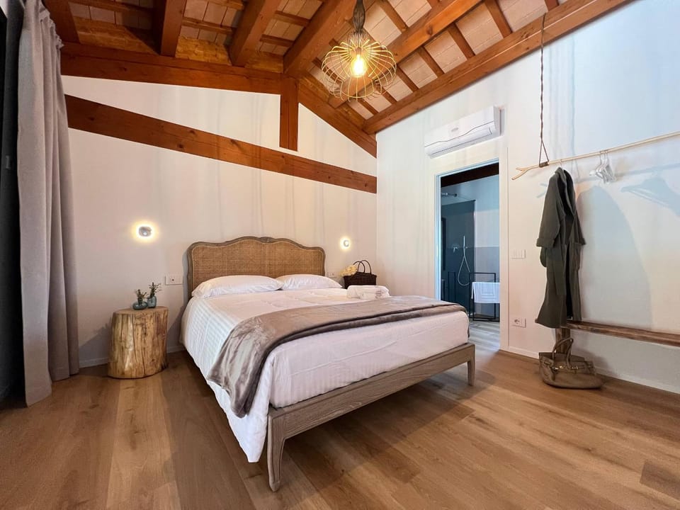 Bed, Photo of the whole room, Bedroom, towels, air conditioner