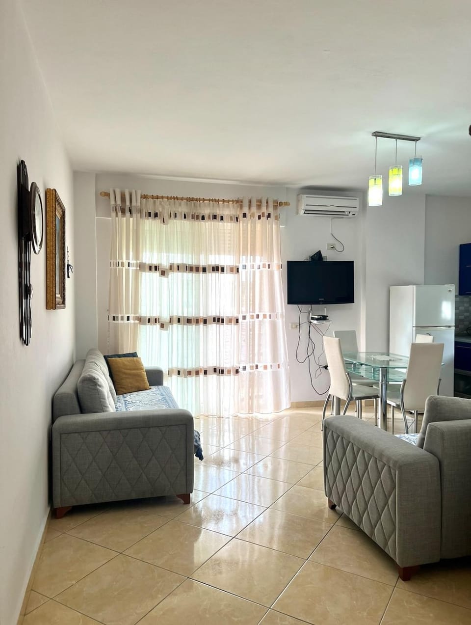 Communal lounge/ TV room, TV and multimedia, Living room, Dining area, air conditioner