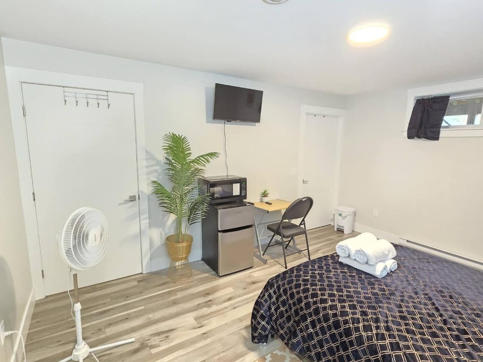Cozy Newly Built Room Bed and Breakfast in Halifax