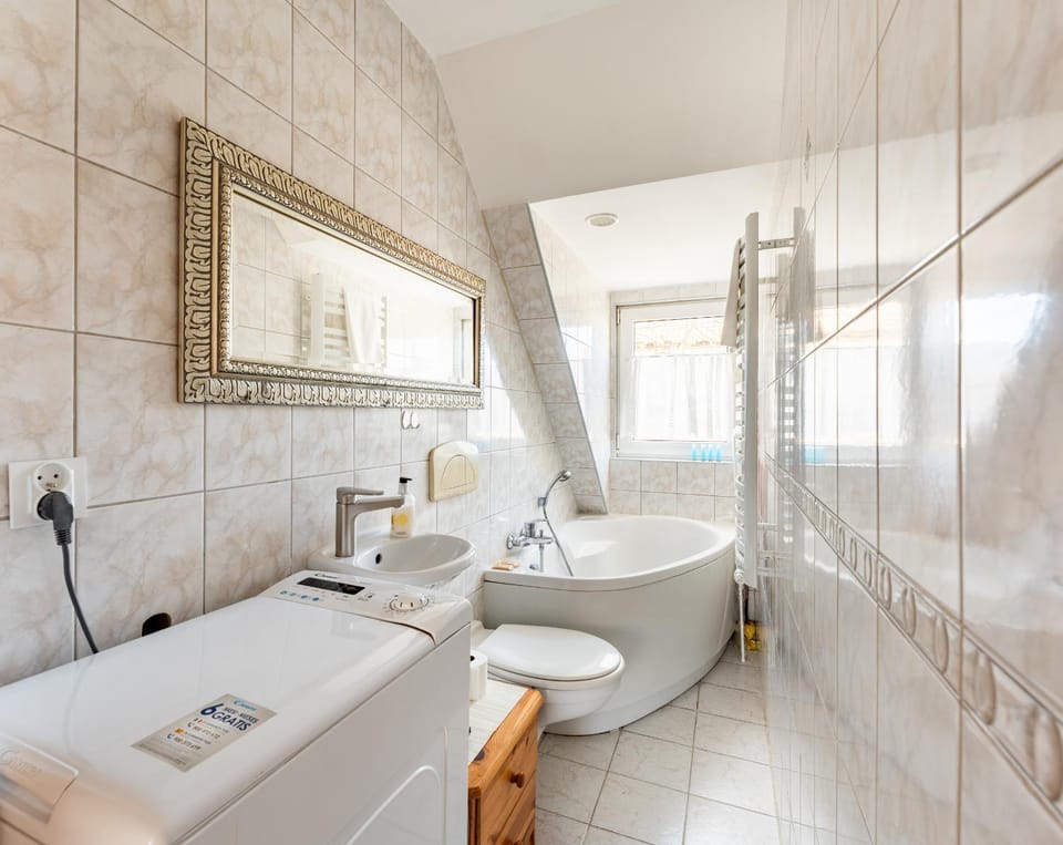 Toilet, Bathroom, Bath, towels