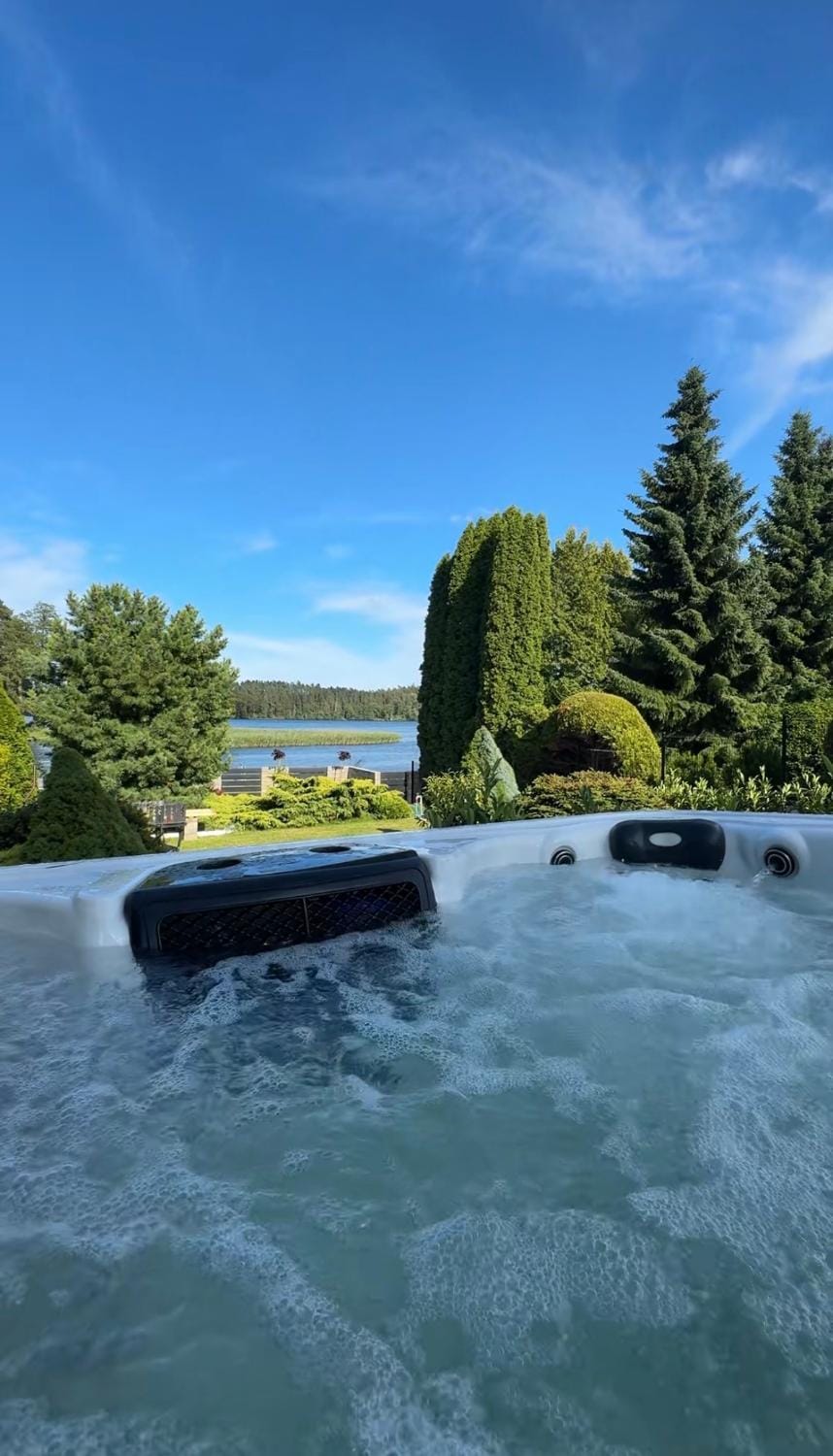 Nearby landmark, Day, Natural landscape, Activities, Garden, Hot Tub, Lake view, River view, Area and facilities, Area and facilities