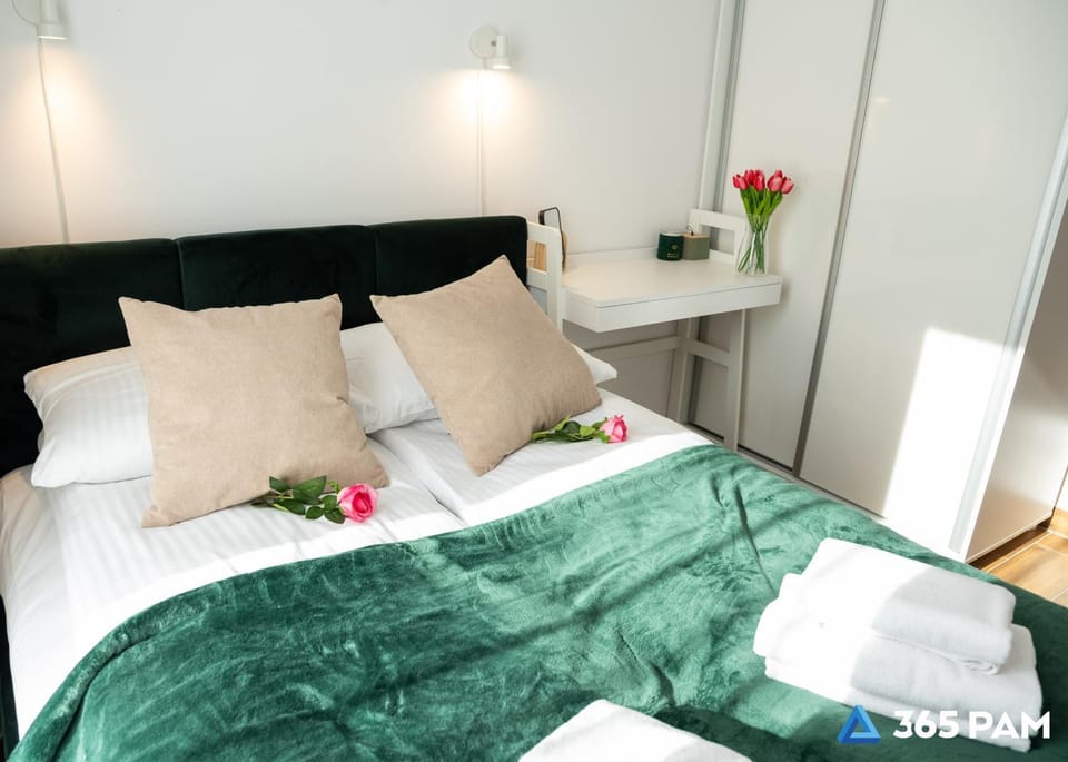 Bed, Photo of the whole room, Bedroom, towels, wardrobe