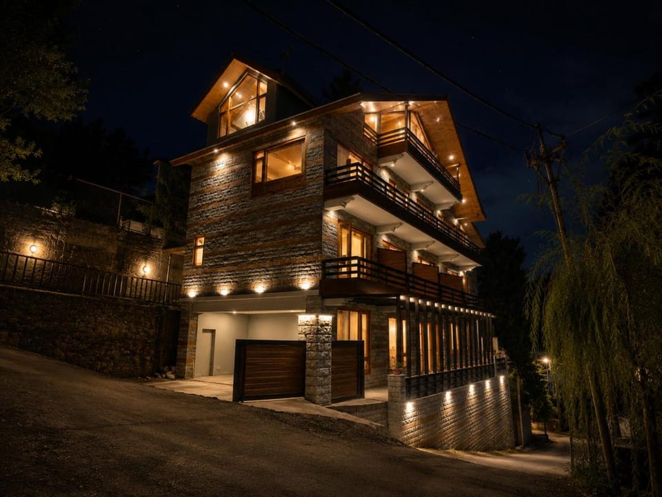 The Alpine Escape, Manali - A Beautiful Cottage in Cloud's Hotel in Manali