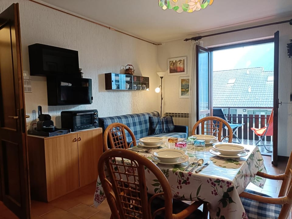 Dining area, Lunch