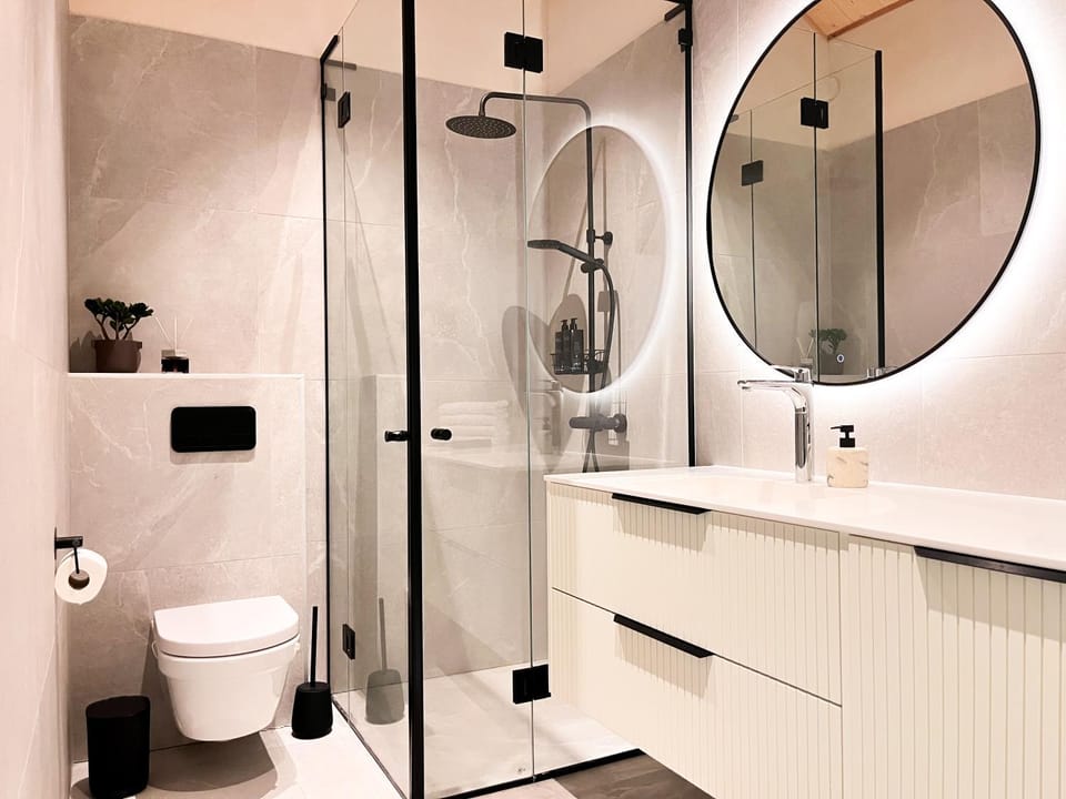 Shower, Toilet, Bathroom