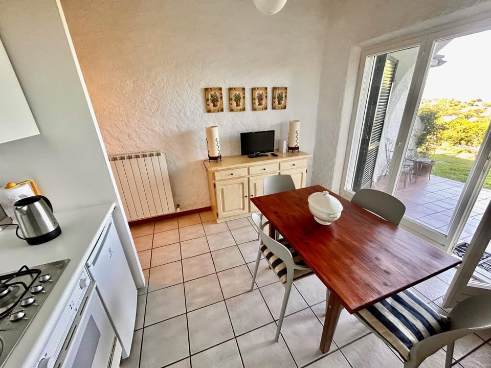 BILO BELVEDERE DESTRO, con giardino, vista mare, posto auto e wifi Apartment in Marche