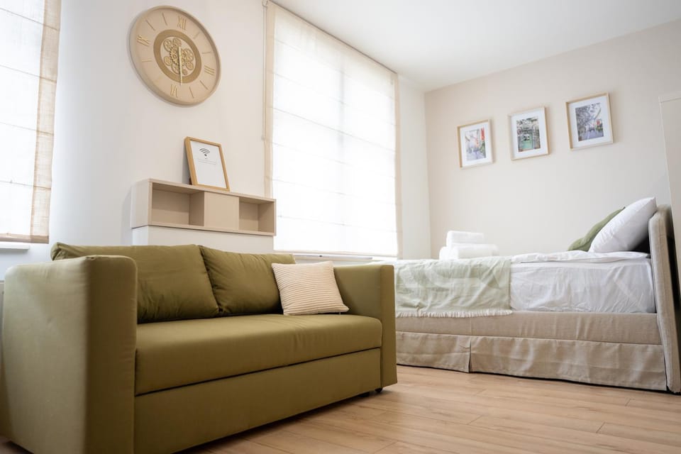 Bed, Living room