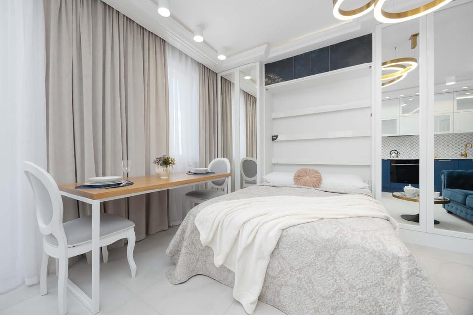 Bed, Photo of the whole room, Seating area, Dining area