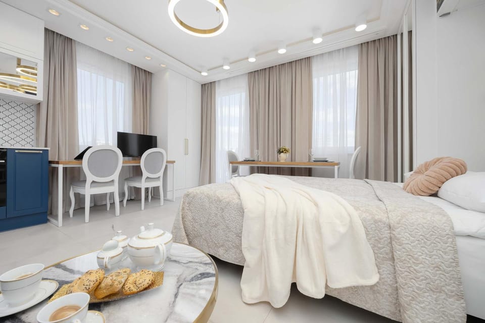 Bed, TV and multimedia, Photo of the whole room, Seating area, Dining area