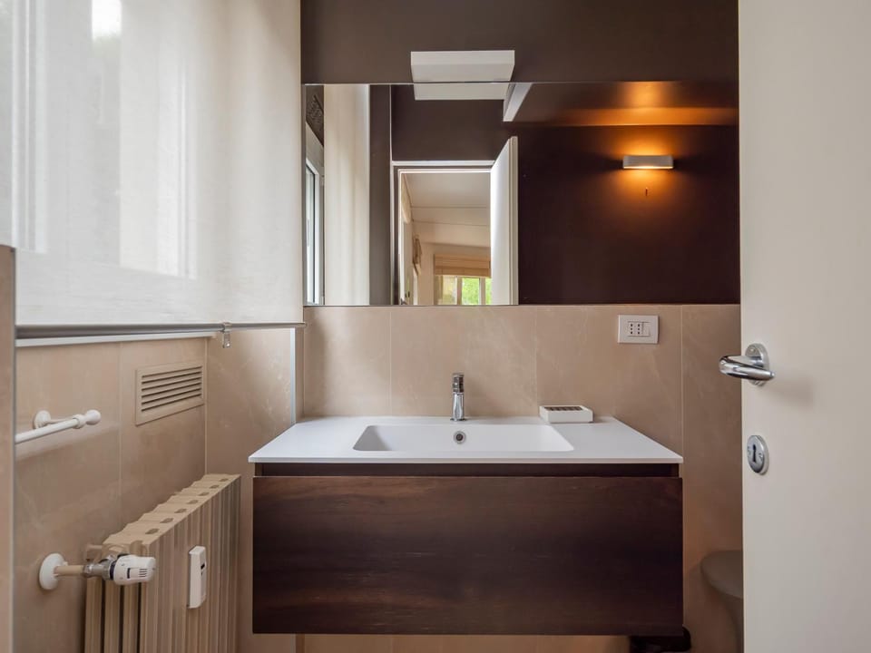 Bathroom, Photo of the whole room