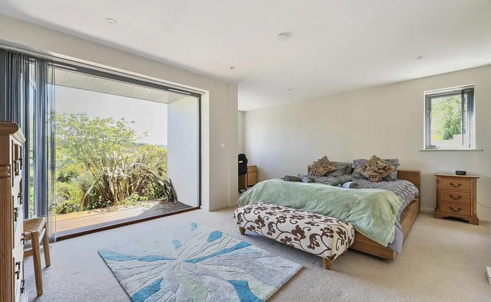 Avocet, your modern home on the Estuary! House in England