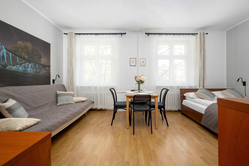 Bed, Living room, Seating area