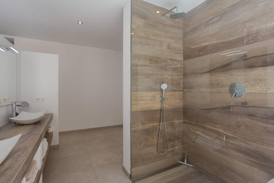 Bathroom, Living room