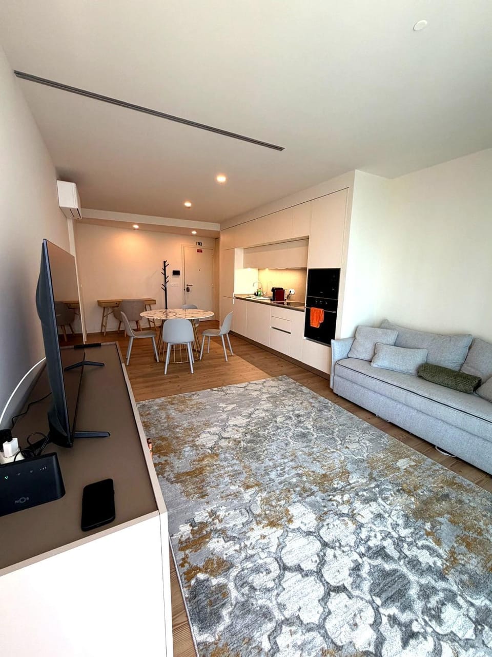 Communal lounge/ TV room, TV and multimedia, Living room, Seating area