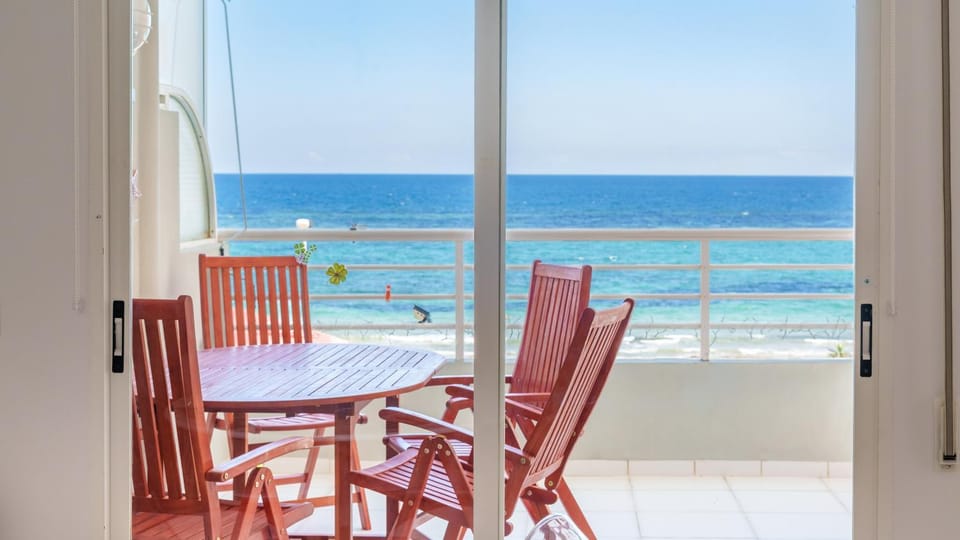 Day, View (from property/room), Dining area, Sea view