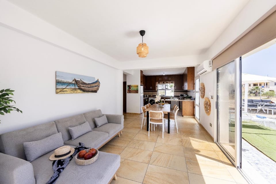 Villa Coconuts - Nissi Beach House in Ayia Napa