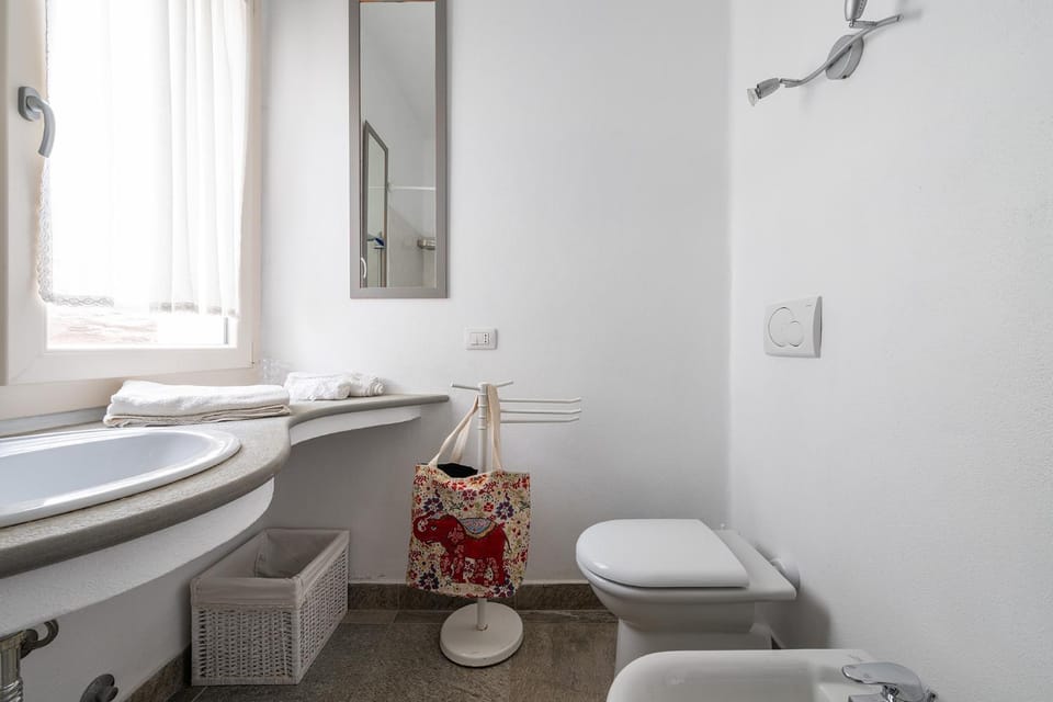 Toilet, Bathroom, towels