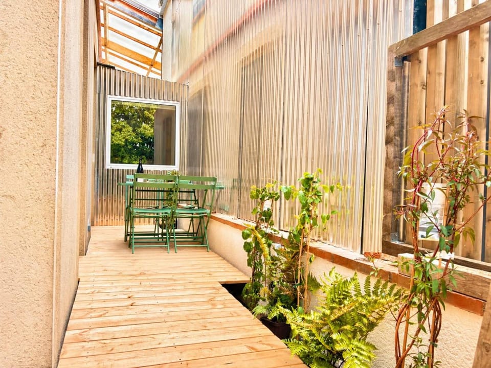 Patio, Spring, Day, Balcony/Terrace