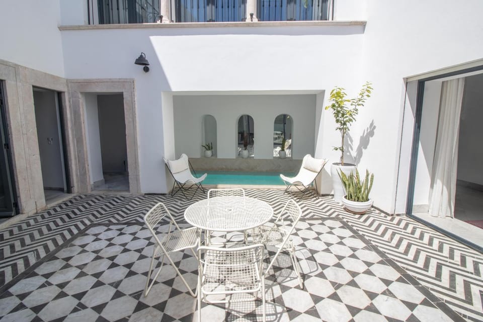 Patio, Pool view, Swimming pool, Swimming pool, sunbed