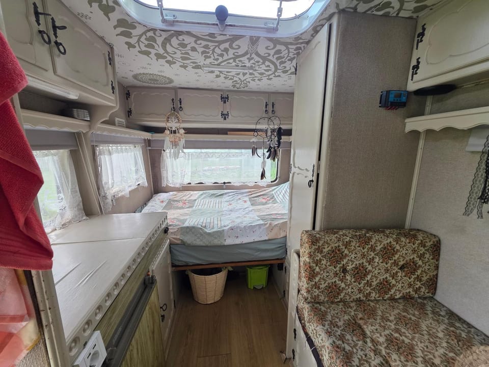 Bed, Photo of the whole room, Seating area, Bedroom