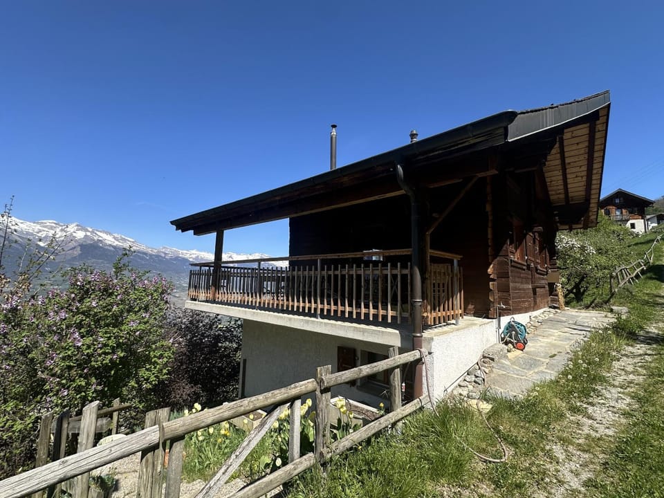 Property building, Facade/entrance, Off site