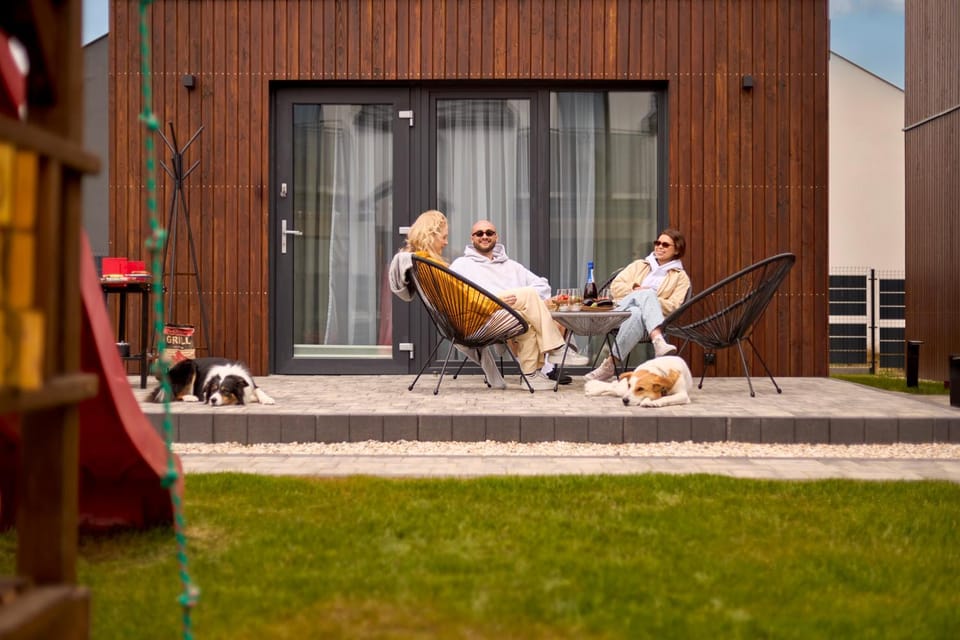 Day, People, Pets, group of guests