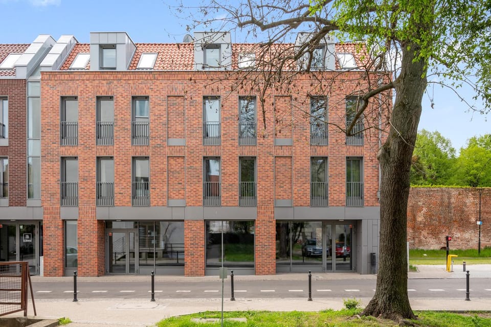 Property building, Day, Neighbourhood, Location