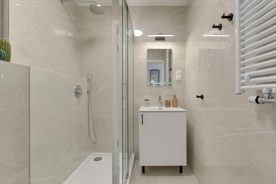 Shower, Bathroom, hair dryier, towels