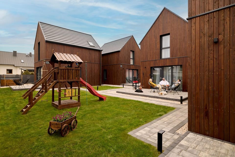 Property building, Day, Natural landscape, Children play ground, Garden, Evening entertainment, Garden view
