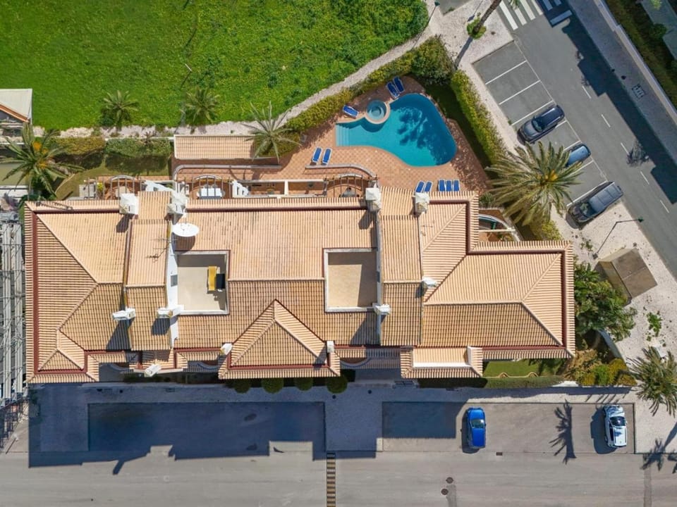 Property building, Bird's eye view, Pool view, Street view, Swimming pool, Parking, sunbed