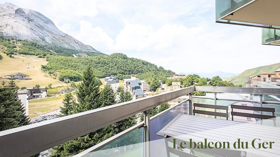 Le Balcon du Ger, vue panoramique sur les pistes Apartment in Nouvelle-Aquitaine