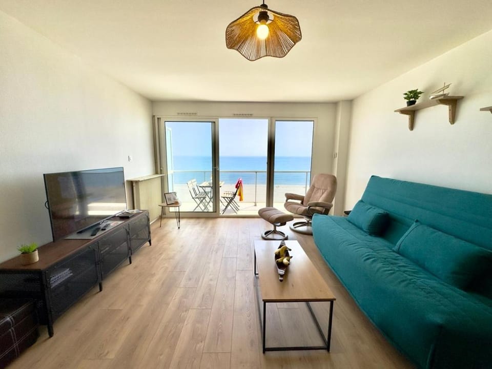 Communal lounge/ TV room, Natural landscape, Balcony/Terrace, Living room