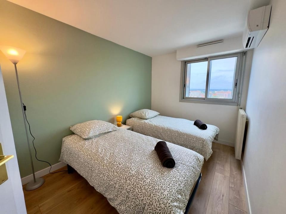Photo of the whole room, Bedroom, fireplace, heating, storage, air conditioner