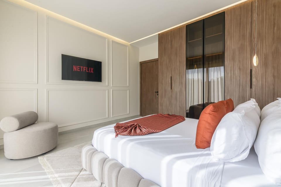 Photo of the whole room, Bedroom