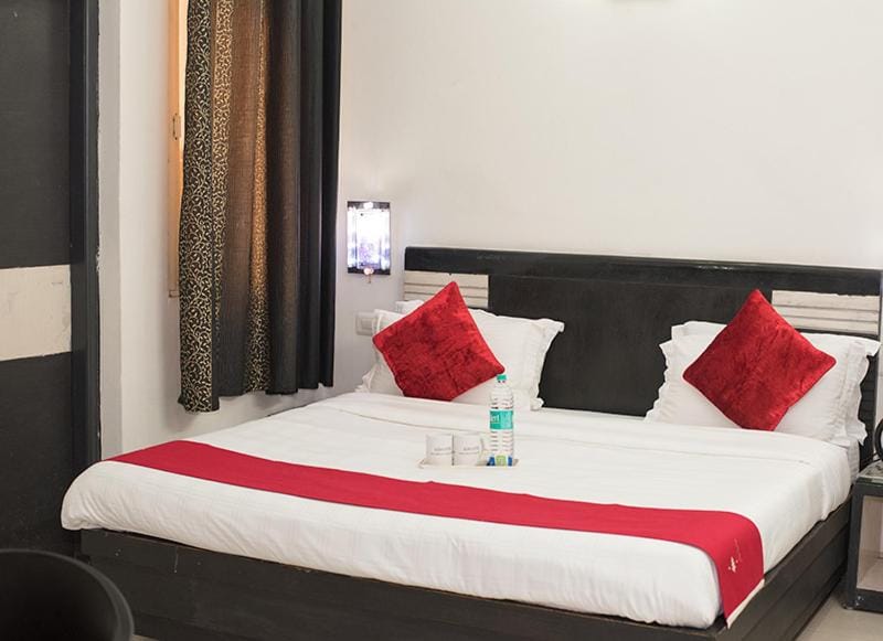 Aura Stays Bed and Breakfast in Gurugram