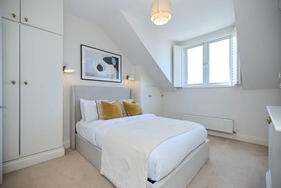 The Eaves on Santos Road Apartment in London