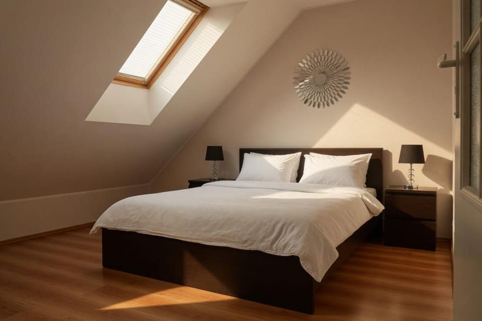 Bed, Photo of the whole room, Bedroom