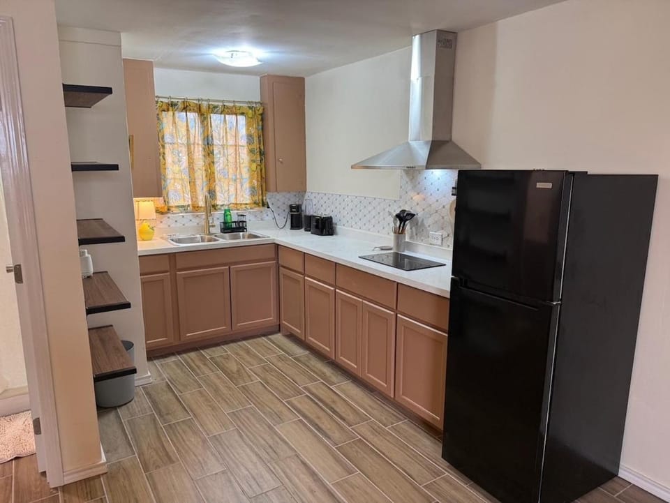 Casa Valencia Apartment in Mission