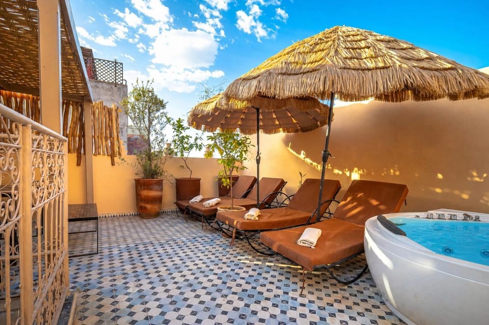 Patio, Day, Natural landscape, Hot Tub, Living room, Seating area, Pool view, Swimming pool, sunbed