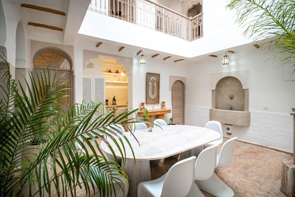 Patio, Day, Living room, Seating area, Dining area