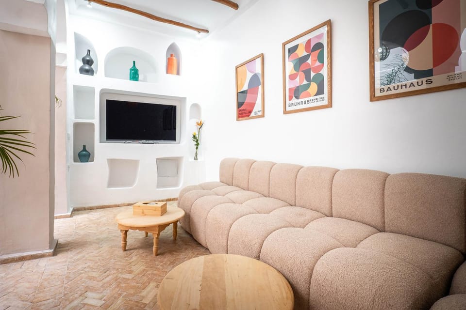 Communal lounge/ TV room, Communal lounge/ TV room, TV and multimedia, Living room, Seating area, Evening entertainment