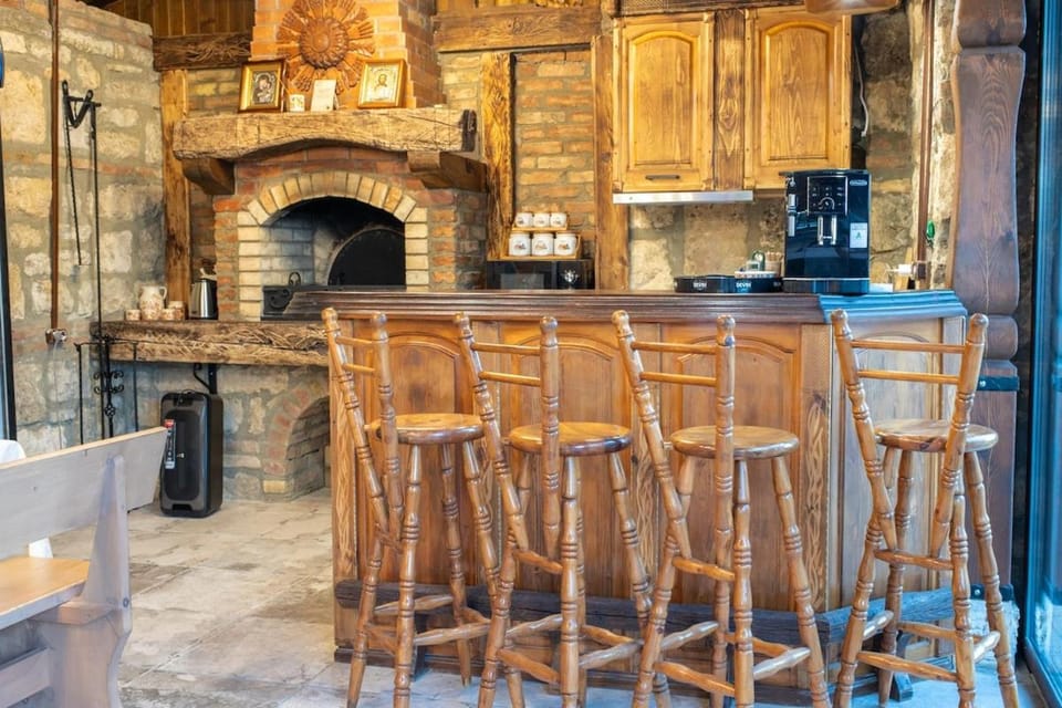 Dining area, kitchen