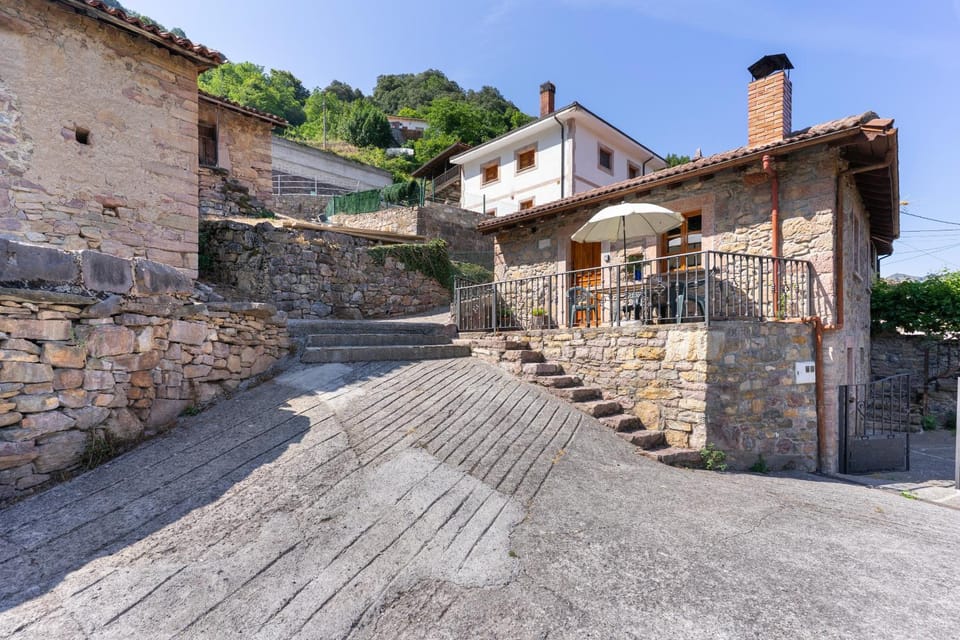 Casa de Aldea la Quintana Country House in Asturias