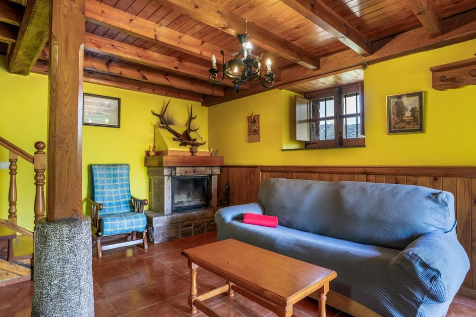 Casa de Aldea La Besana Country House in Asturias