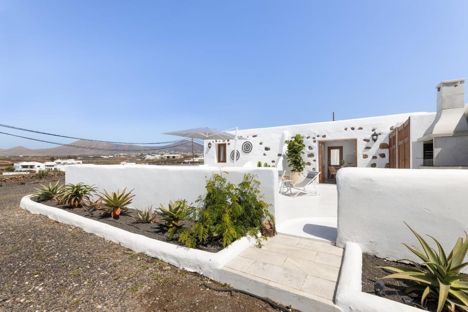 Property building, Facade/entrance, Off site